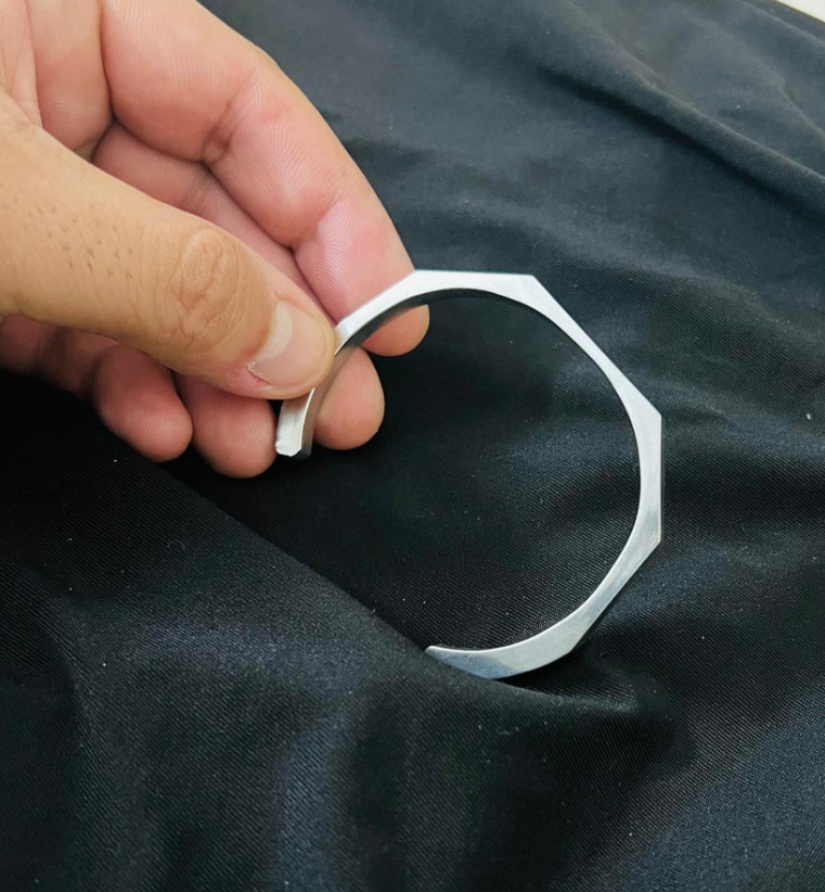 𝐒𝐭𝐚𝐢𝐧𝐥𝐞𝐬𝐬 𝐒𝐭𝐞𝐞𝐥 𝐁𝐫𝐚𝐜𝐞𝐥𝐞𝐭 - 𝐌𝐨𝐝𝐞𝐫𝐧 𝐄𝐭𝐡𝐧𝐢𝐜 𝐁𝐚𝐧𝐠𝐥𝐞 𝐟𝐨𝐫 𝐌𝐞𝐧 & 𝐖𝐨𝐦𝐞𝐧